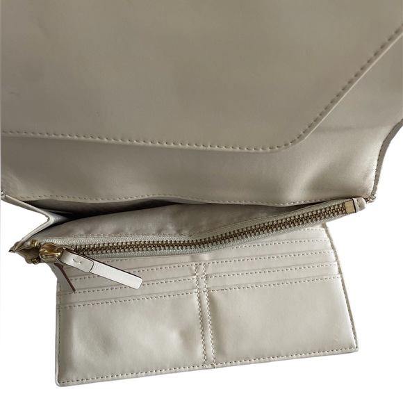 Kate Spade Bifold Wallet - Picture 8 of 10